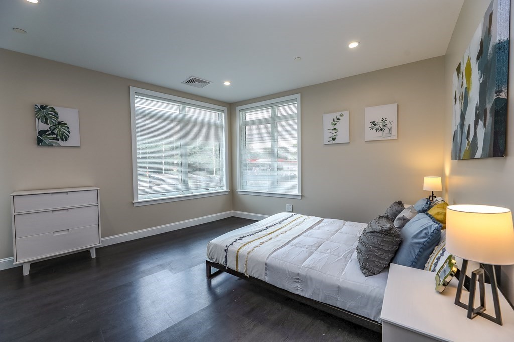 4945 Washington St, West Roxbury