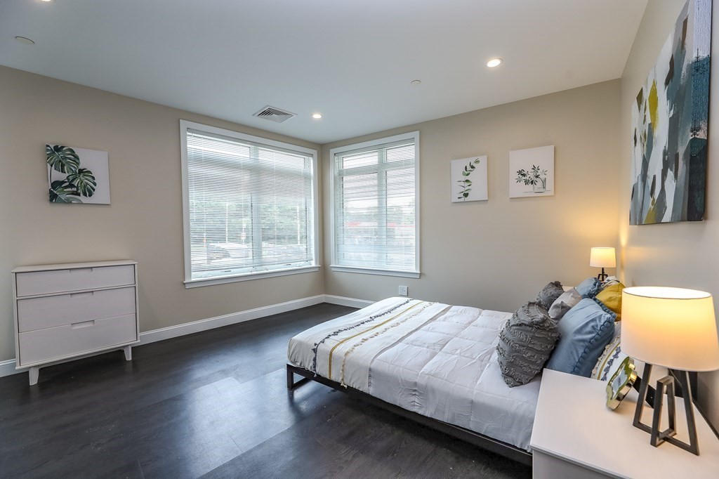 4945 Washington St, West Roxbury