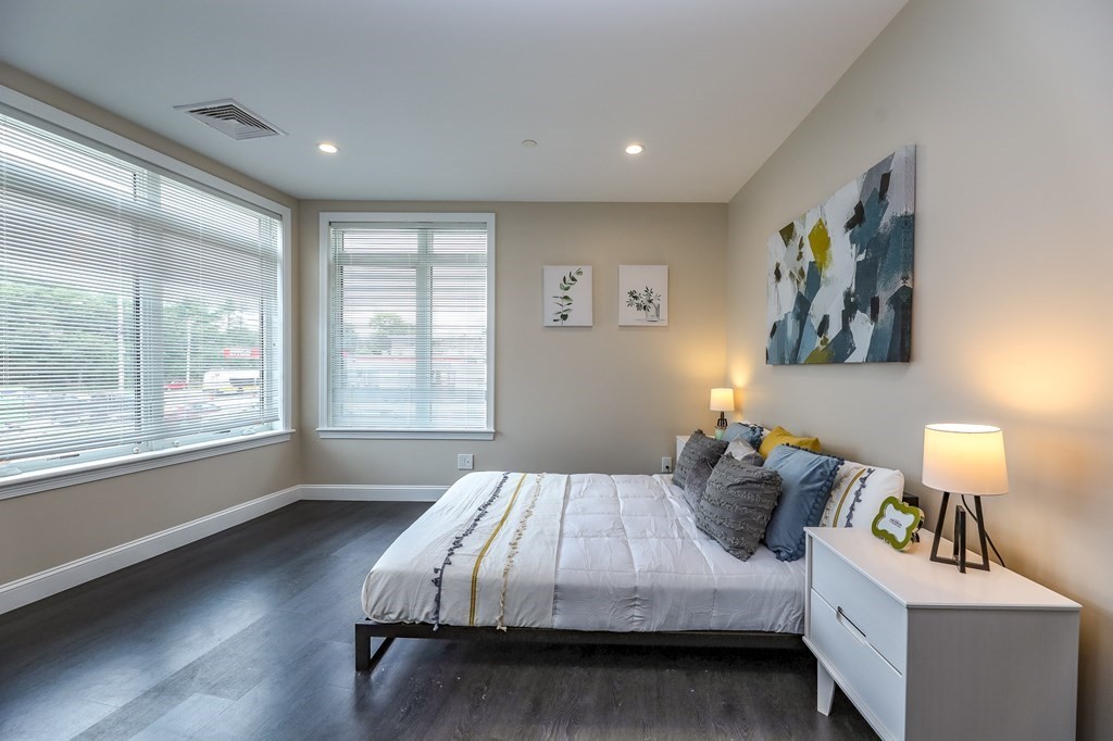 4945 Washington St, West Roxbury