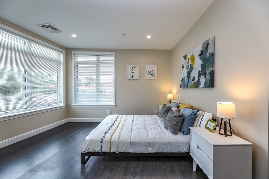 4945 Washington St, West Roxbury