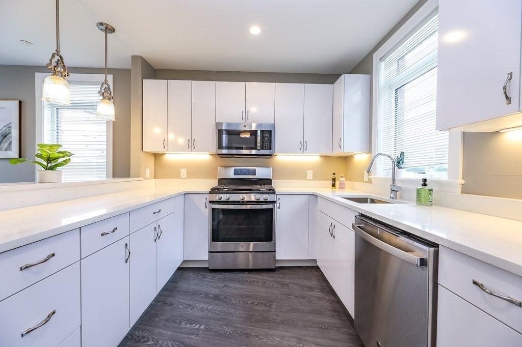 4945 Washington St, West Roxbury