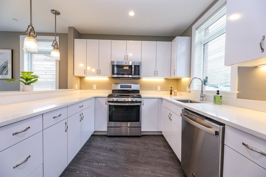 4945 Washington St, West Roxbury