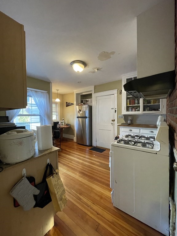 92 Centre St, Quincy