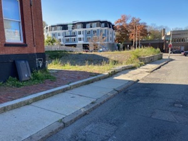 7 Winthrop St, Roxbury