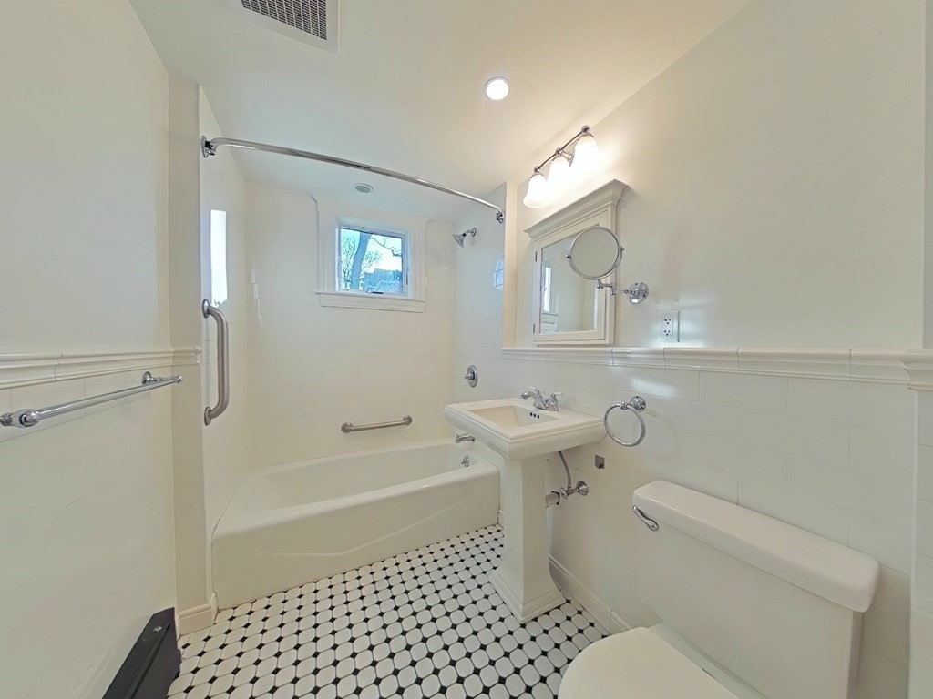 44 Madison Ave, Newtonville