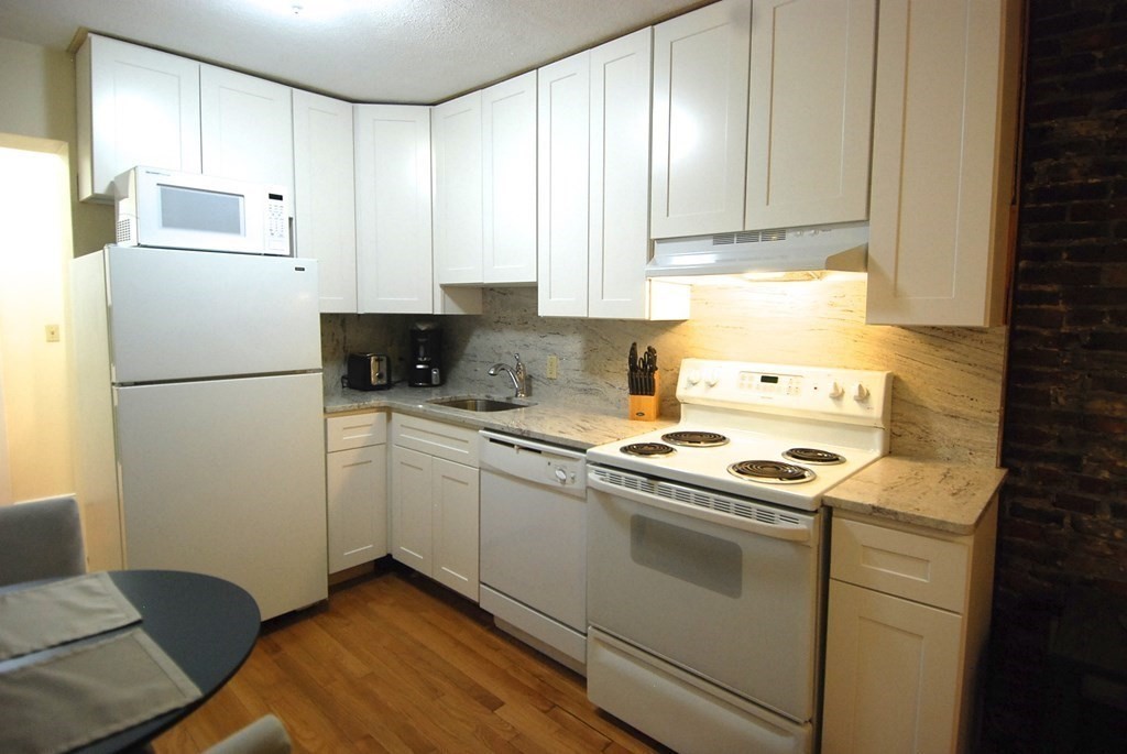 94 96 Tyler, Chinatown