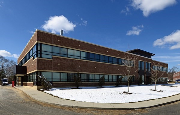 Lakeville Corporate Park offers over 85,000 SF of Class A office space in three buildings, with office suites available for lease and over 14 acres in 6 lots of developable land planned for a total of more than 158,000 SFLocated directly off of Route I-495Provides easy access to Boston, Providence and the CapeMBTA commuter rail station nearby Onsite property management Stable long term ownership