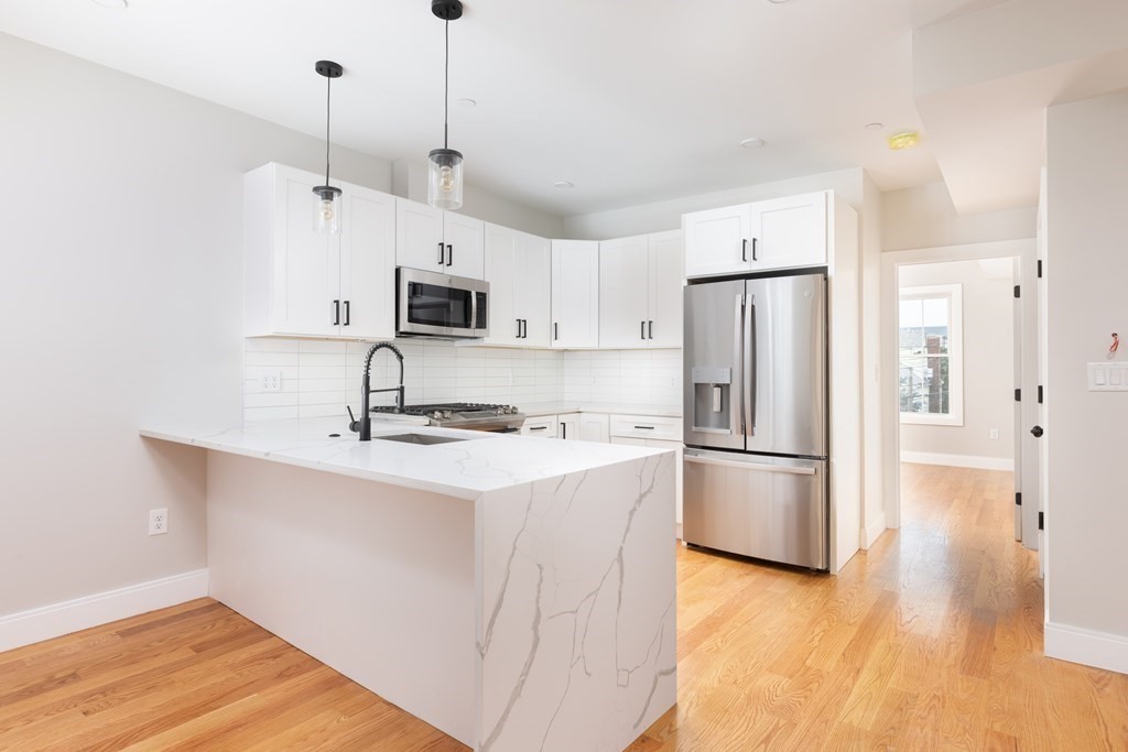 174 7th St, South Boston