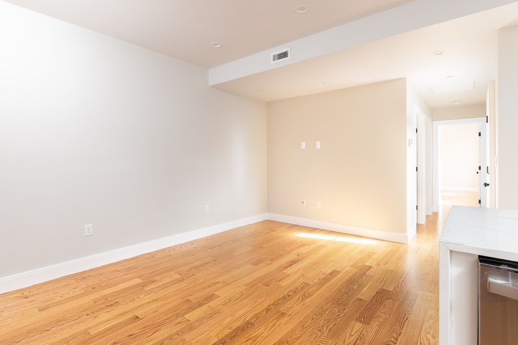 174 7th St, South Boston