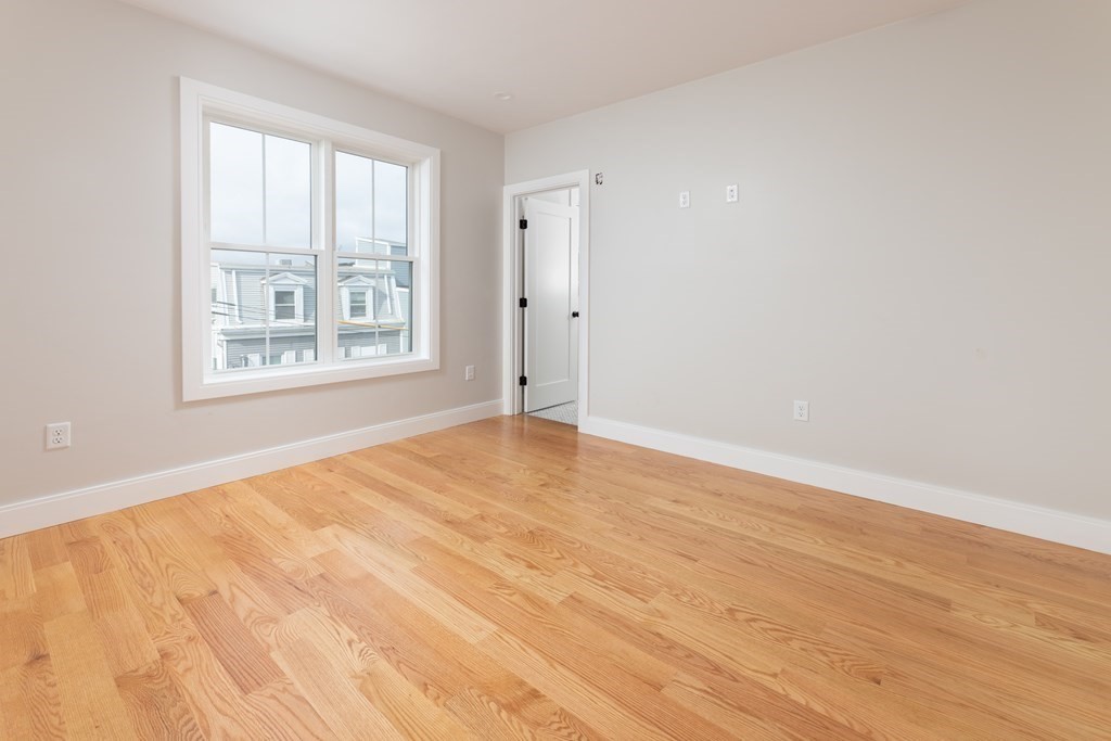 174 7th St, South Boston