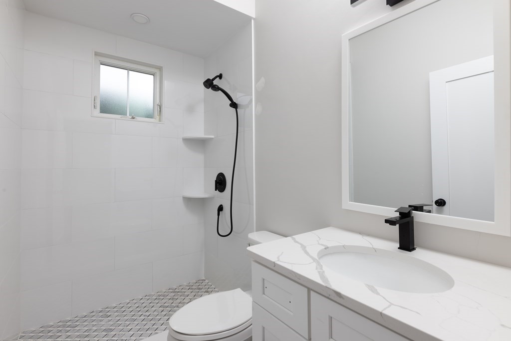 174 7th St, South Boston