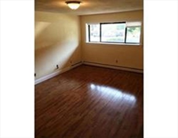 5 Linda Ln, Dorchester