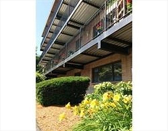 5 Linda Ln, Dorchester