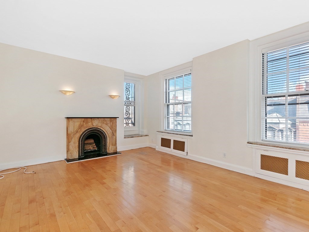 8 Gloucester St, Back Bay