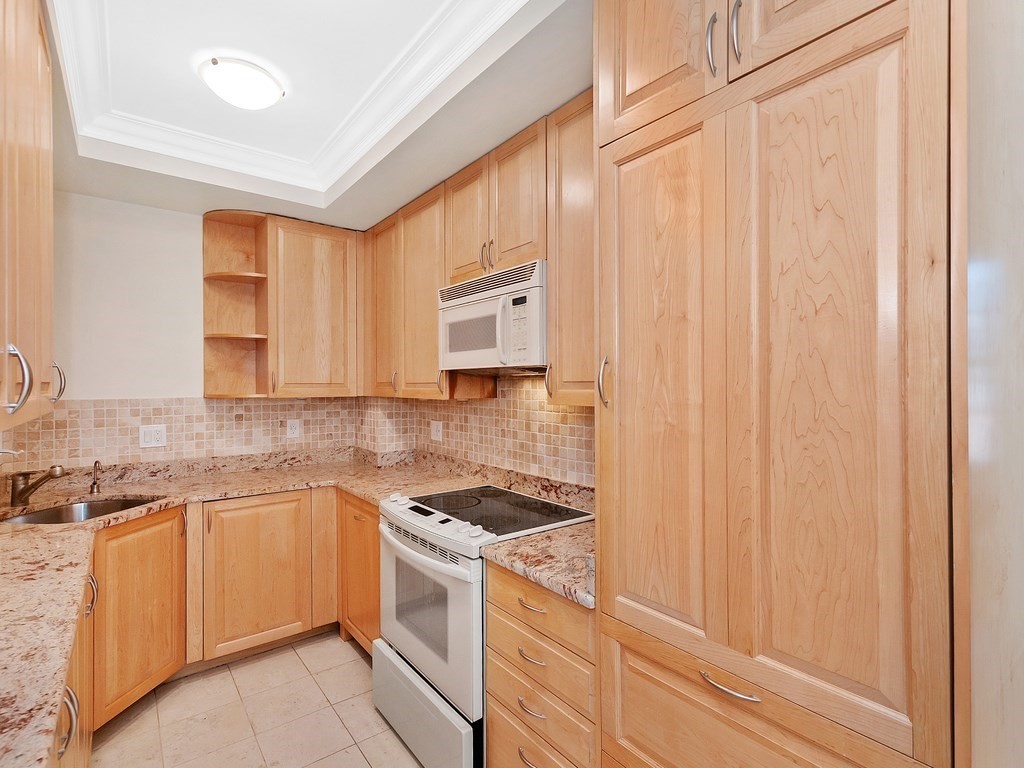 8 Gloucester St, Back Bay