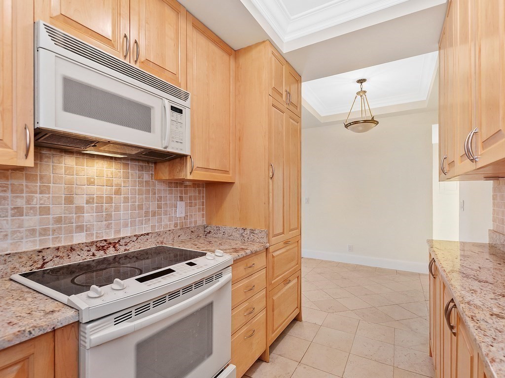 8 Gloucester St, Back Bay