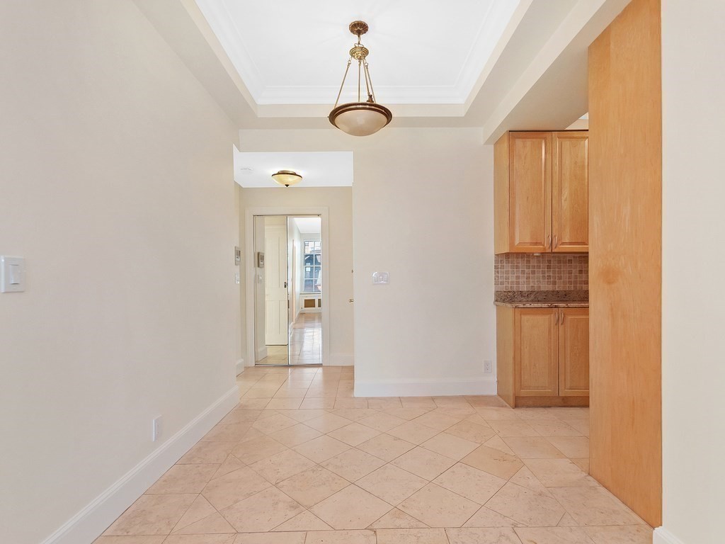 8 Gloucester St, Back Bay