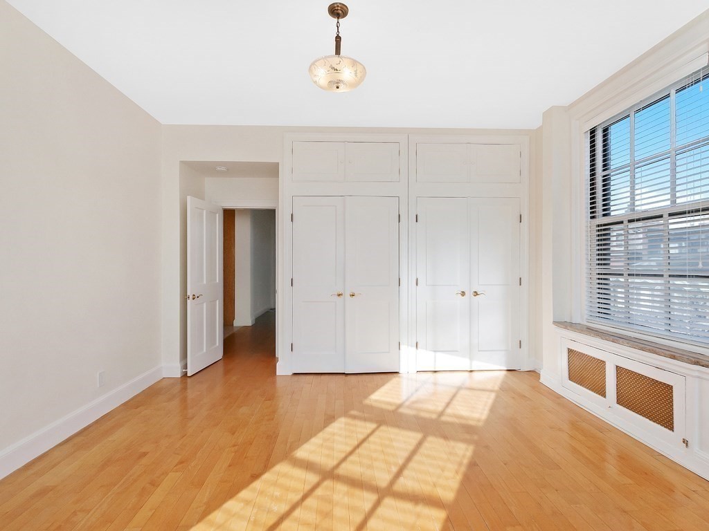 8 Gloucester St, Back Bay