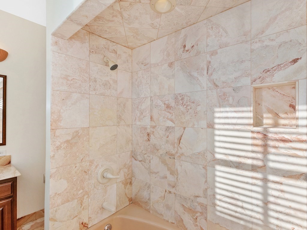 8 Gloucester St, Back Bay