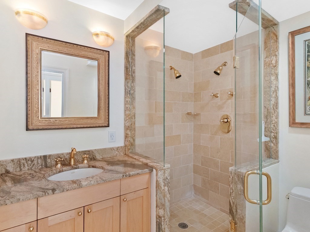 8 Gloucester St, Back Bay