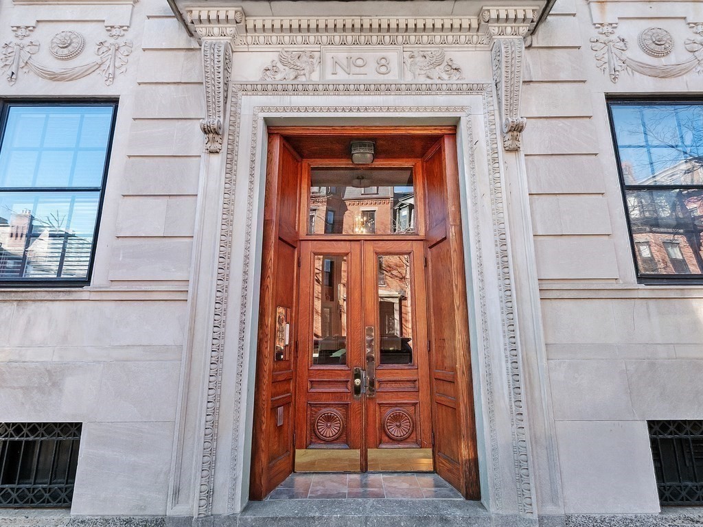 8 Gloucester St, Back Bay