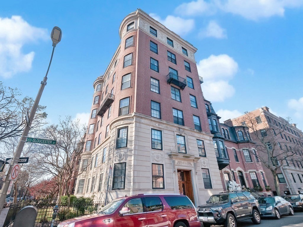 8 Gloucester St, Back Bay