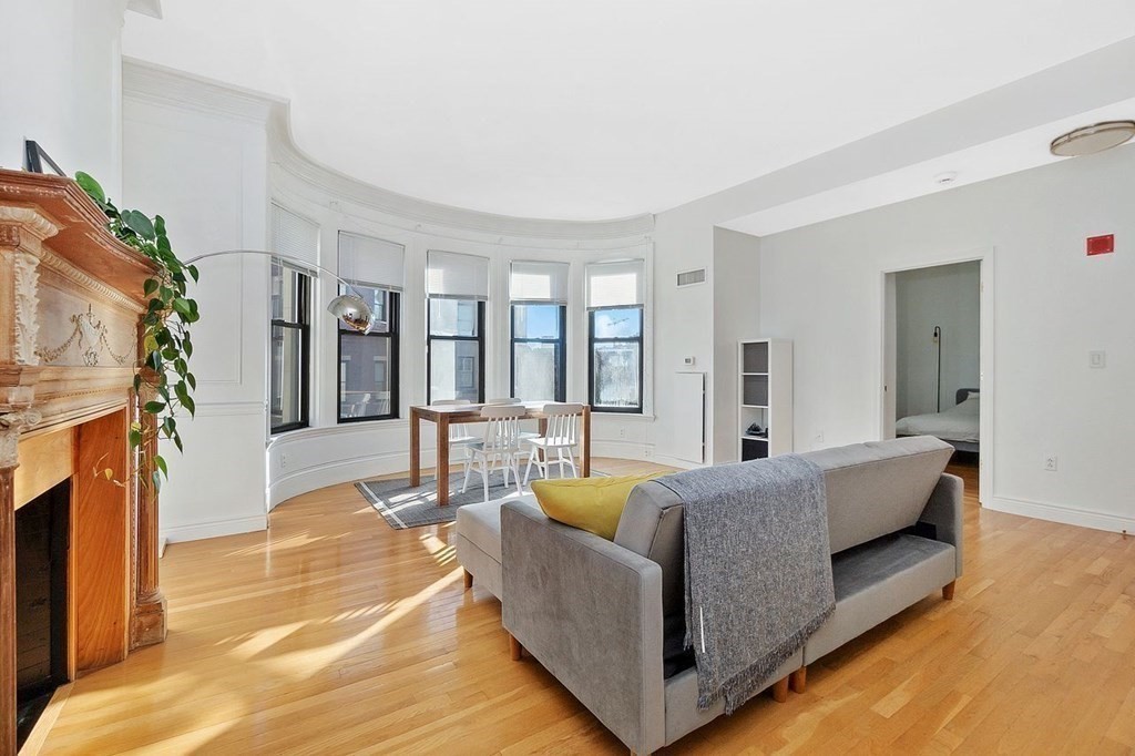 10 Charlesgate, Back Bay