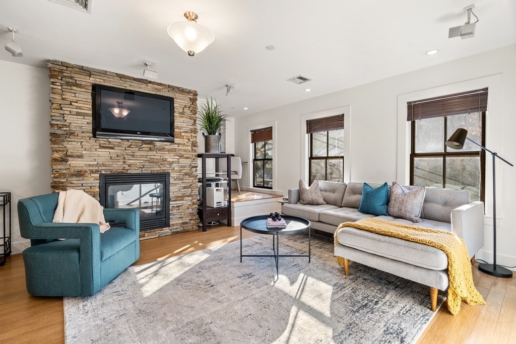 103 Russell St, Charlestown