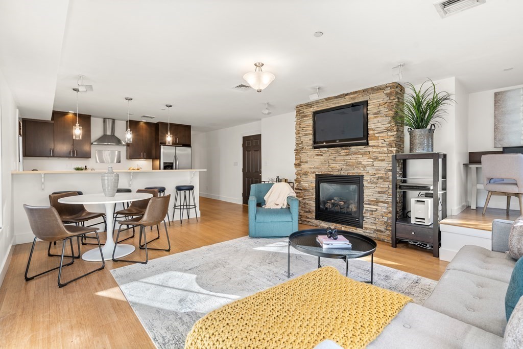 103 Russell St, Charlestown