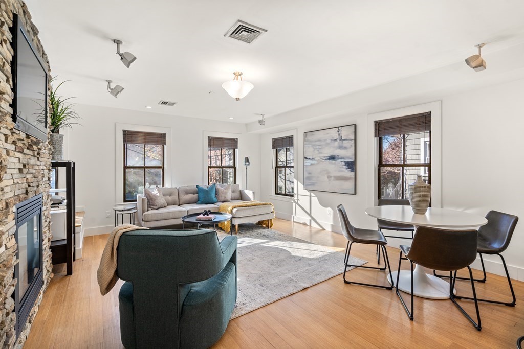 103 Russell St, Charlestown