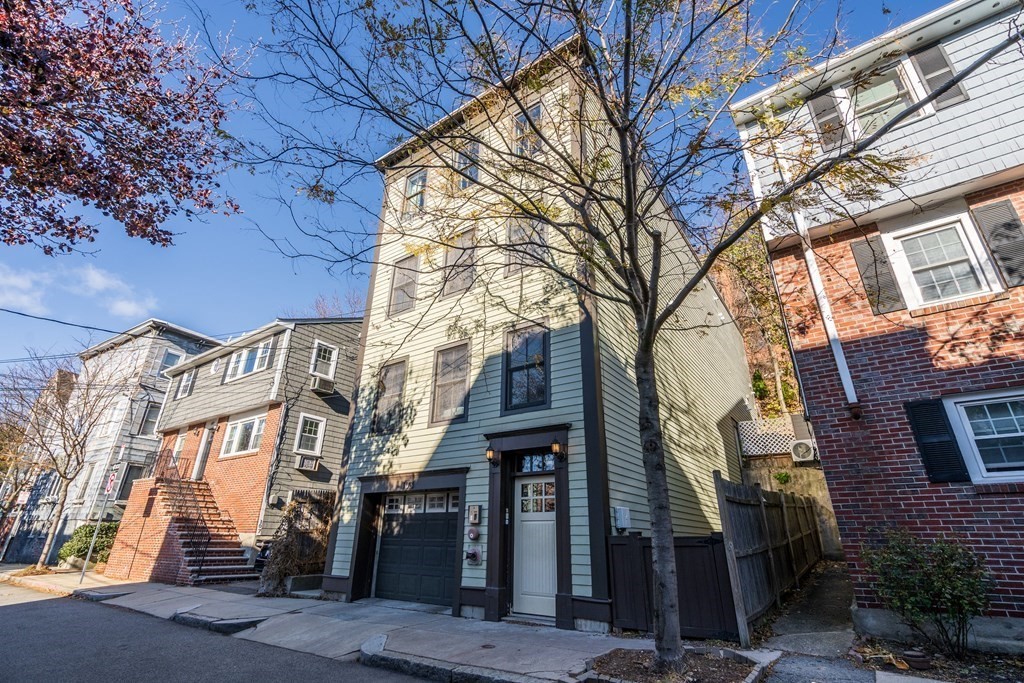 103 Russell St, Charlestown