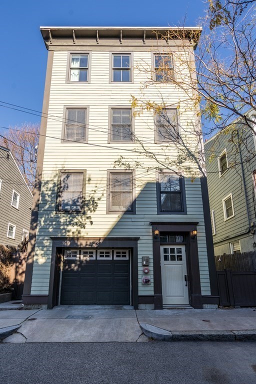 103 Russell St, Charlestown