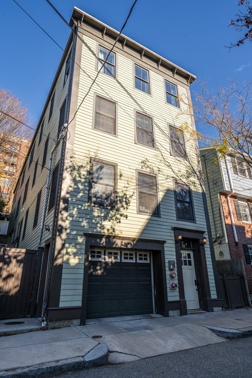 103 Russell St, Charlestown