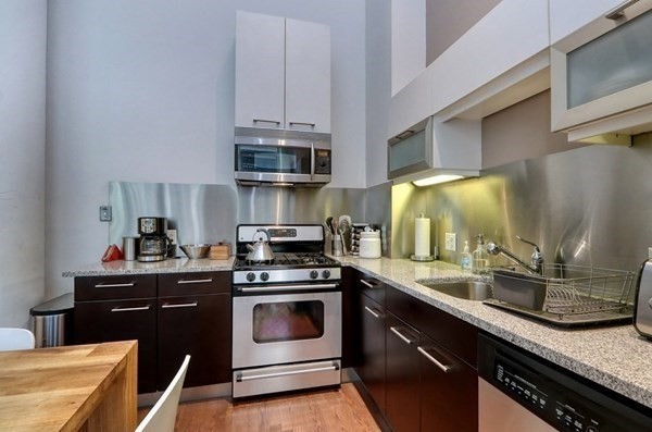 88 Kingston St, Downtown