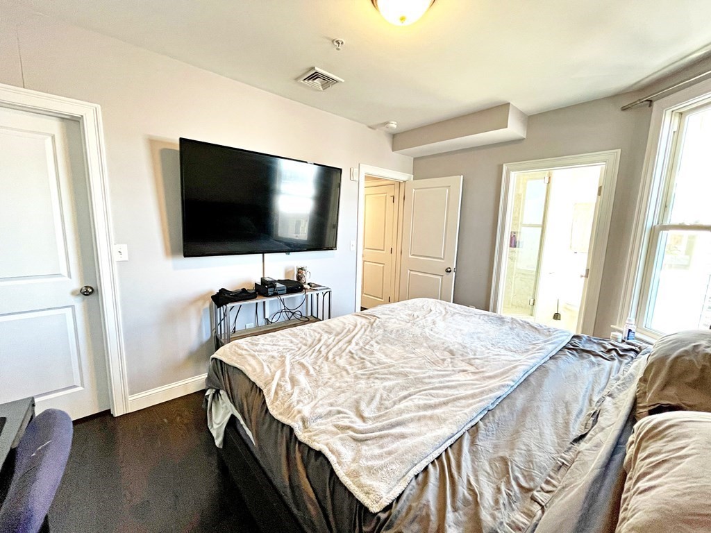 90 Bennington St, East Boston