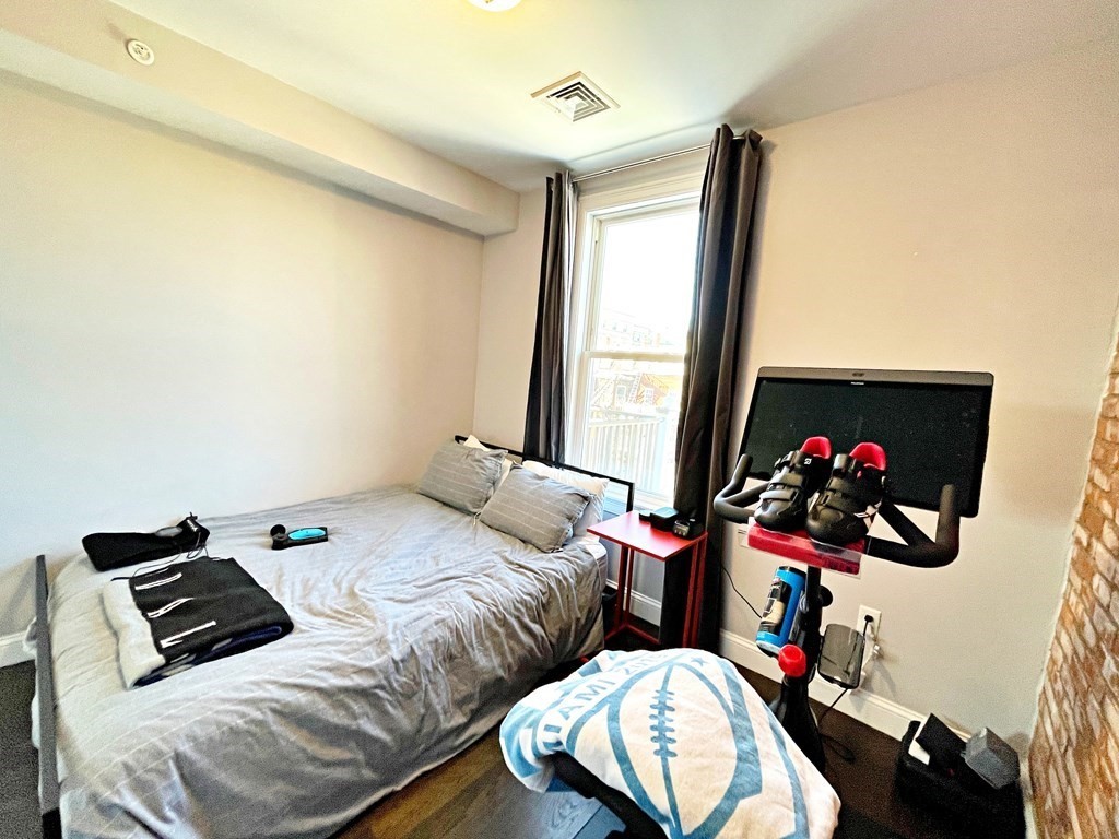 90 Bennington St, East Boston