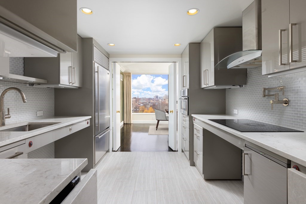 220 Boylston St, Back Bay