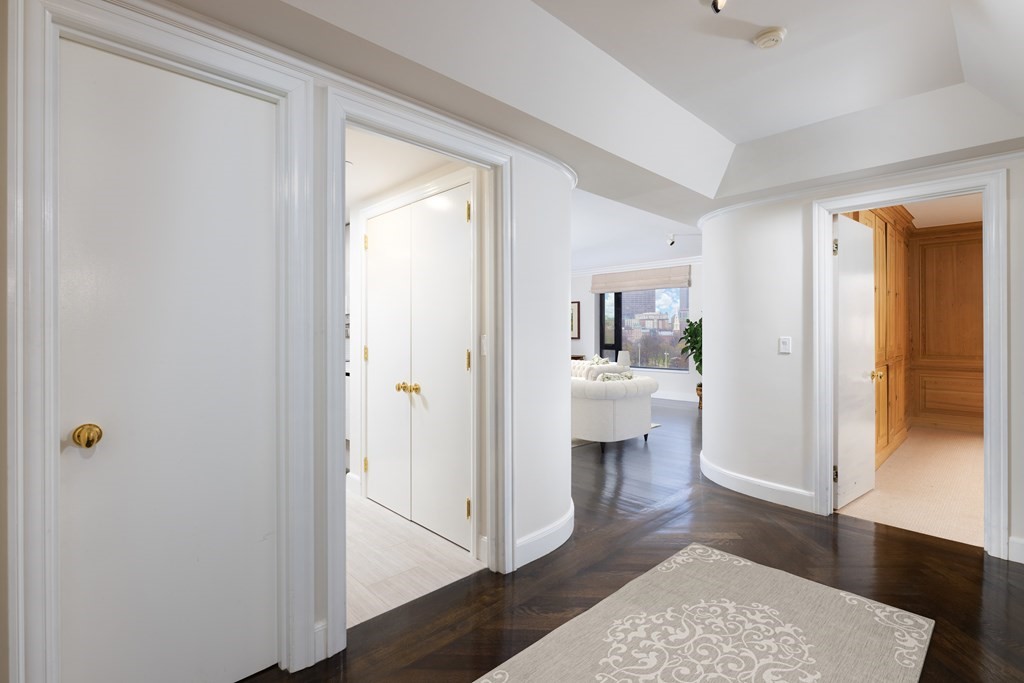 220 Boylston St, Back Bay