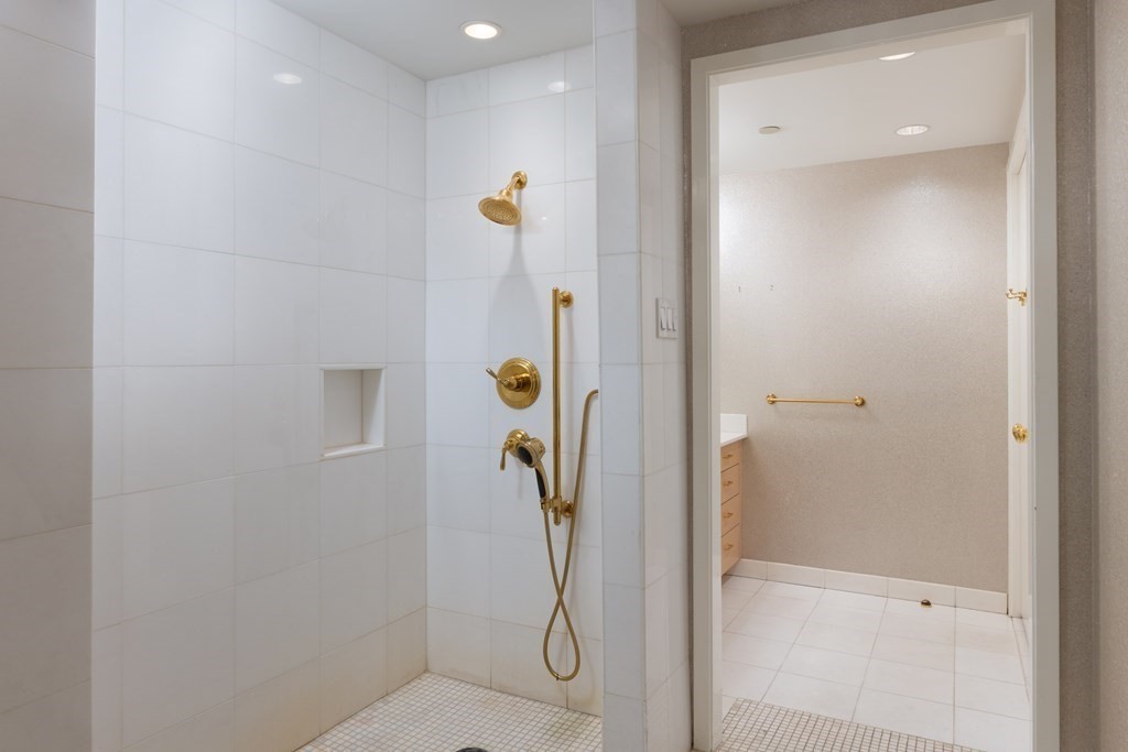 220 Boylston St, Back Bay