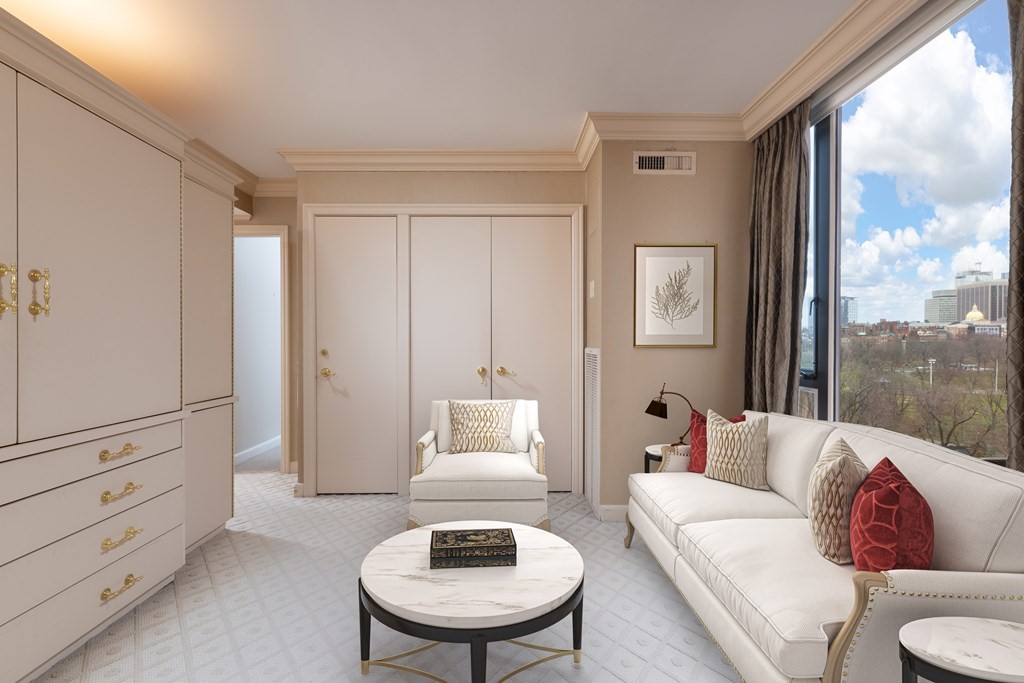 220 Boylston St, Back Bay