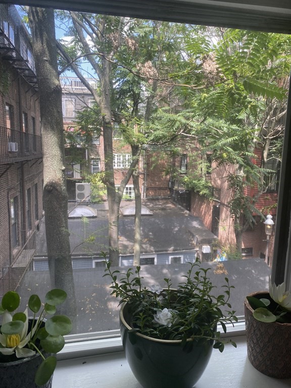 103 Charles St, Beacon Hill