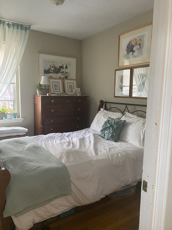 103 Charles St, Beacon Hill