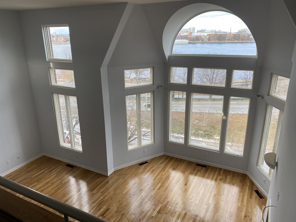 27 Bay State Rd, Fenway