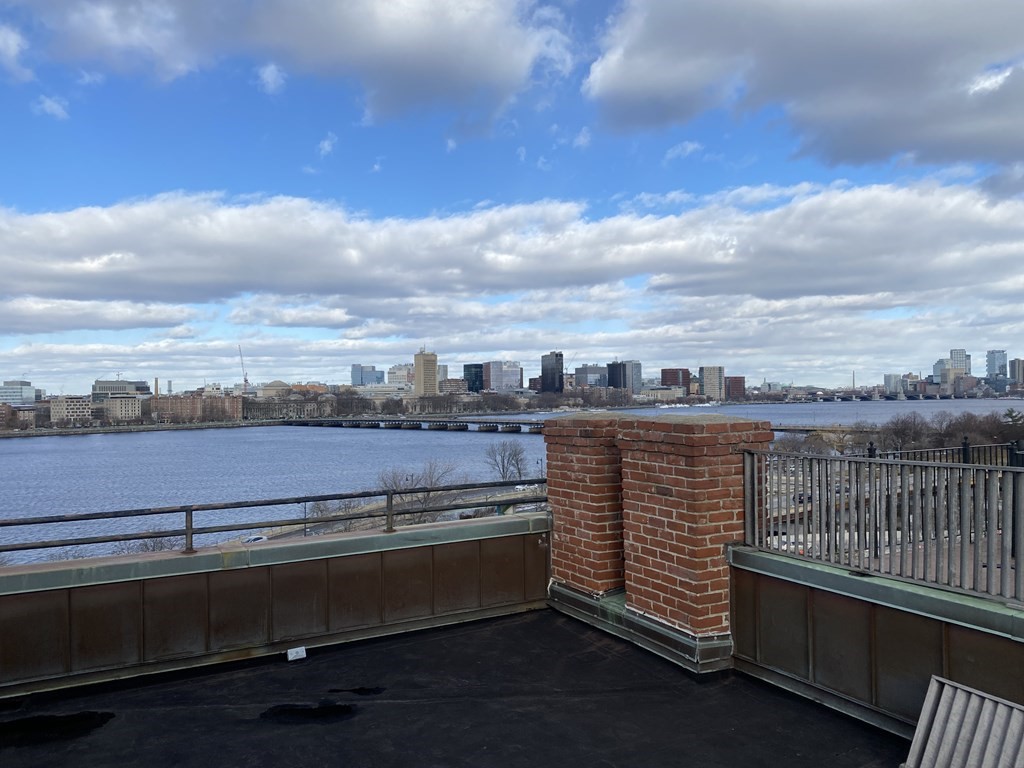 27 Bay State Rd, Fenway