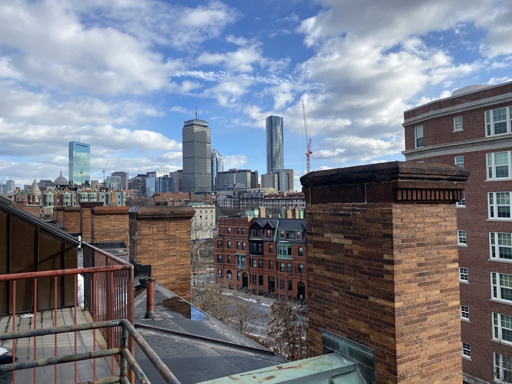 27 Bay State Rd, Fenway