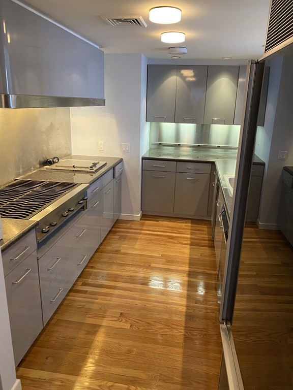 27 Bay State Rd, Fenway