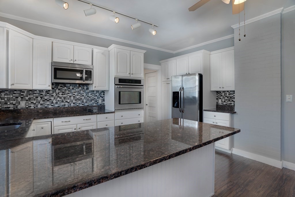 8 Prescott Rd, Diamond District