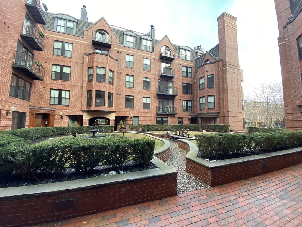 32 Garrison St, Back Bay