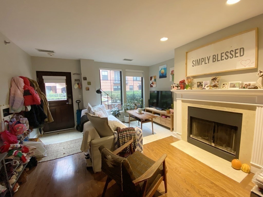 32 Garrison St, Back Bay