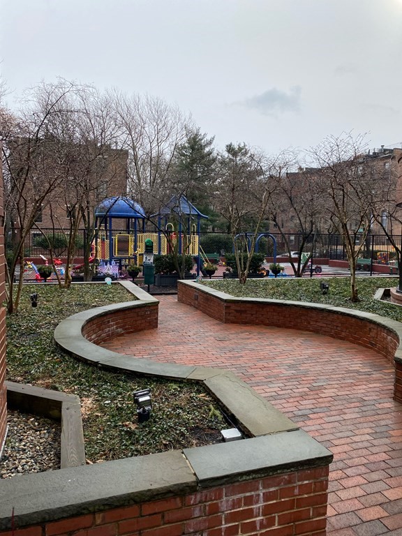 32 Garrison St, Back Bay